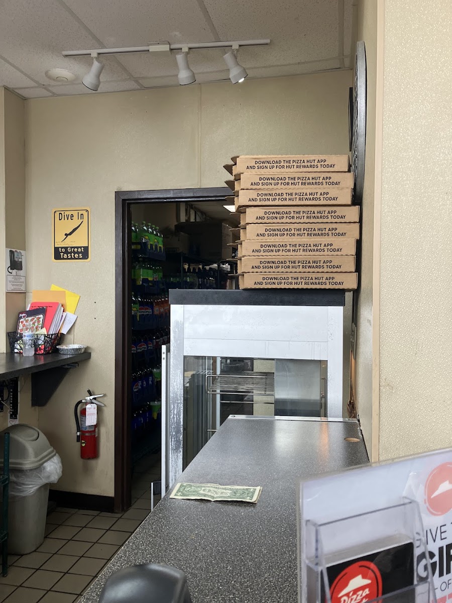 Pizza Hut Photo 4