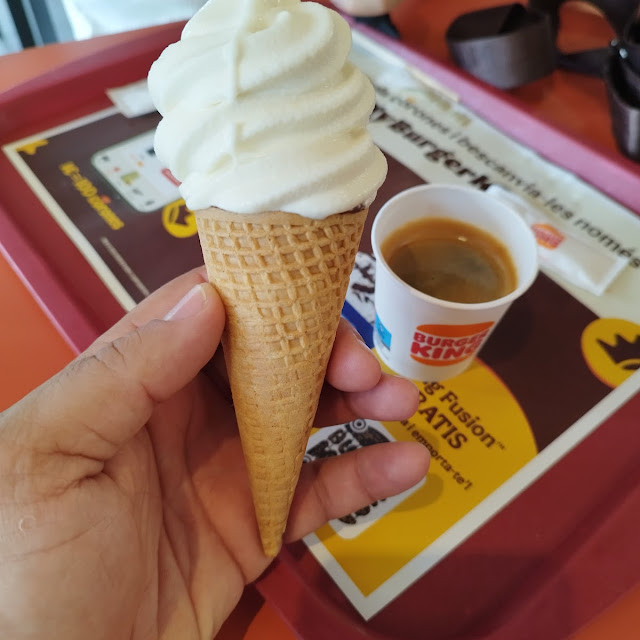 Glace A la Vanille Fourré Au Nutella