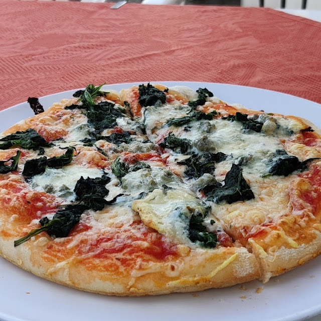 Spinat-gorgonzola-pizza