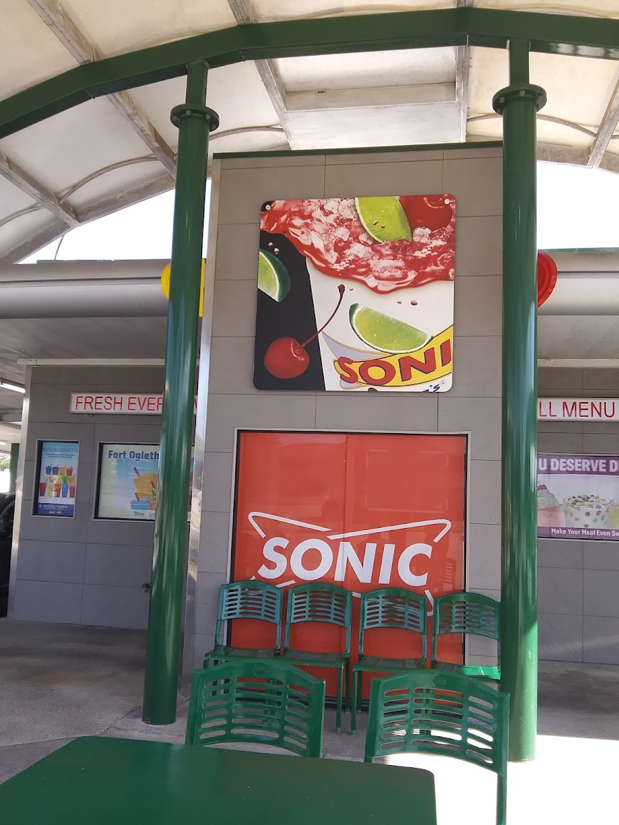 Sonic Drive-In Photo 4
