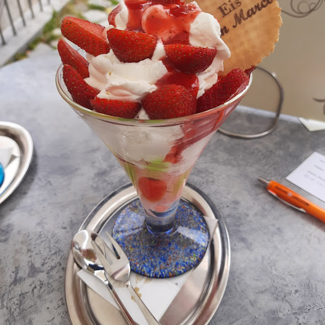 Erdbeerbecher