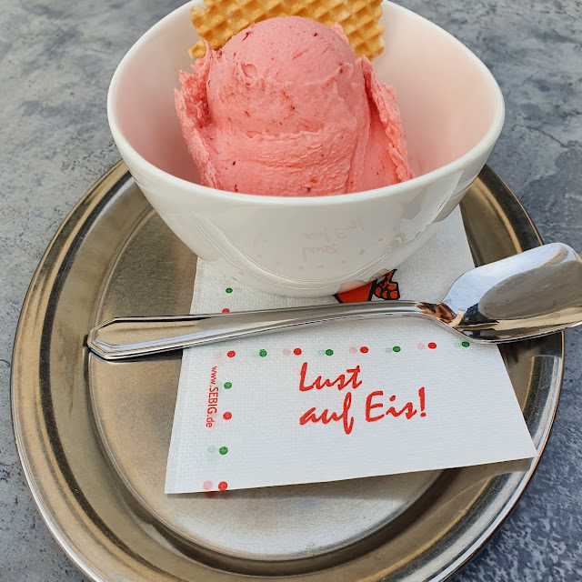 Erdbeereis 1 Kugel