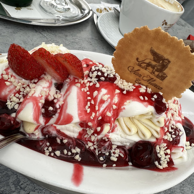 Spaghetti Eis Mit Erdbeeren