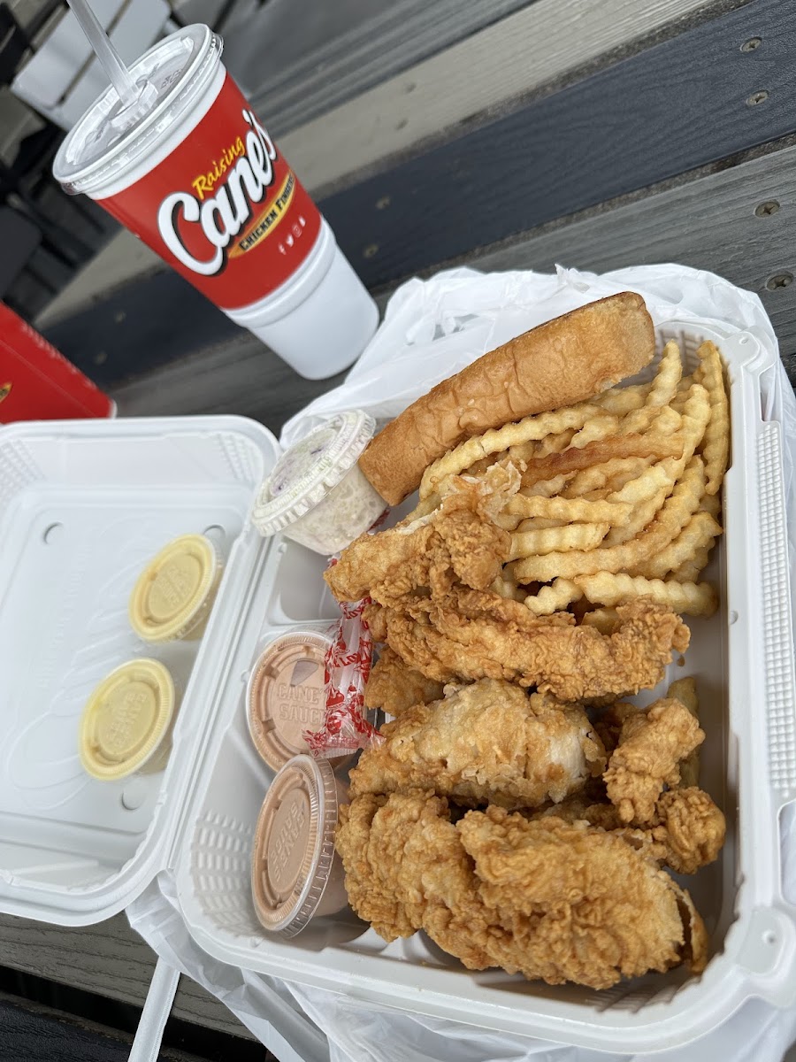 Raising Cane's Chicken Fingers Photo 5