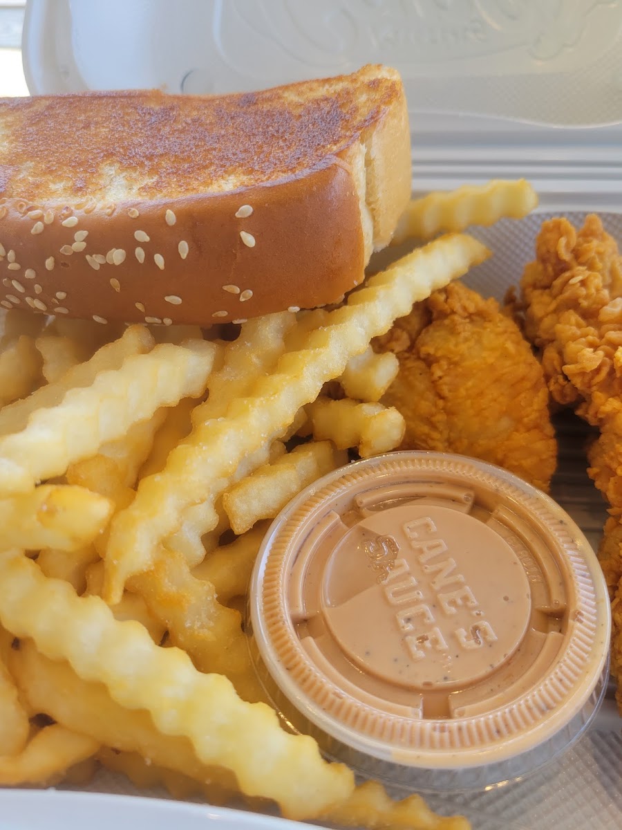 Raising Cane's Chicken Fingers Photo 8