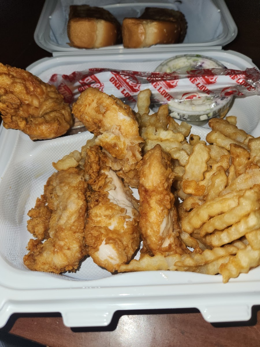 Raising Cane's Chicken Fingers Photo 9