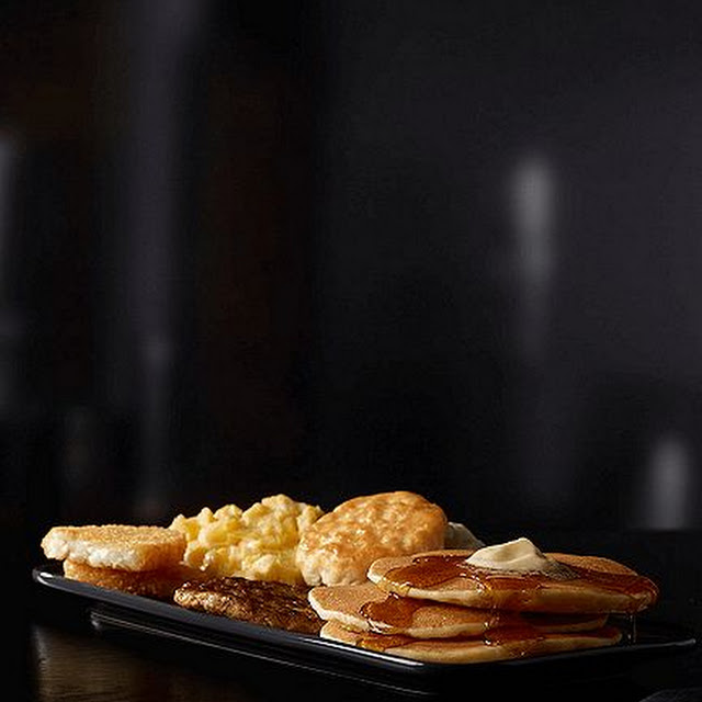Big Breakfast with Hotcakes