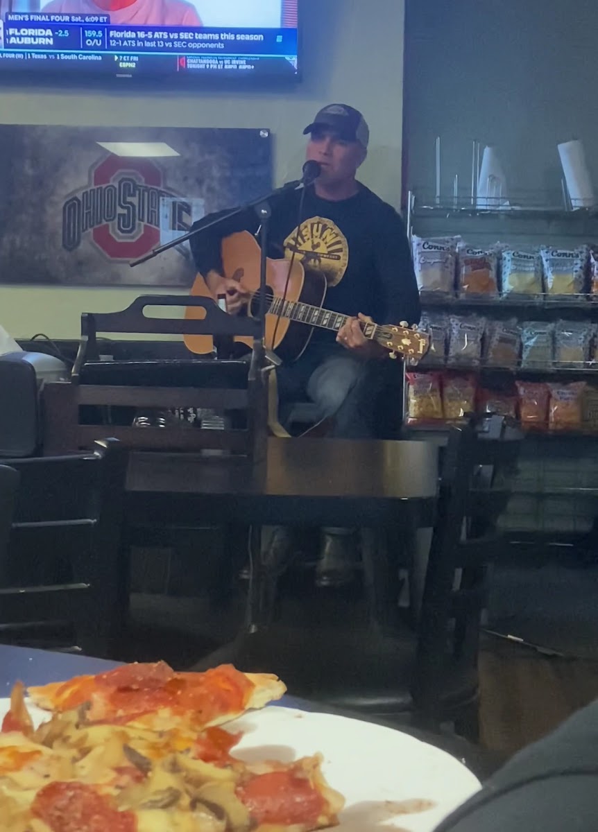 Fracasso's Village Pizza Photo 2