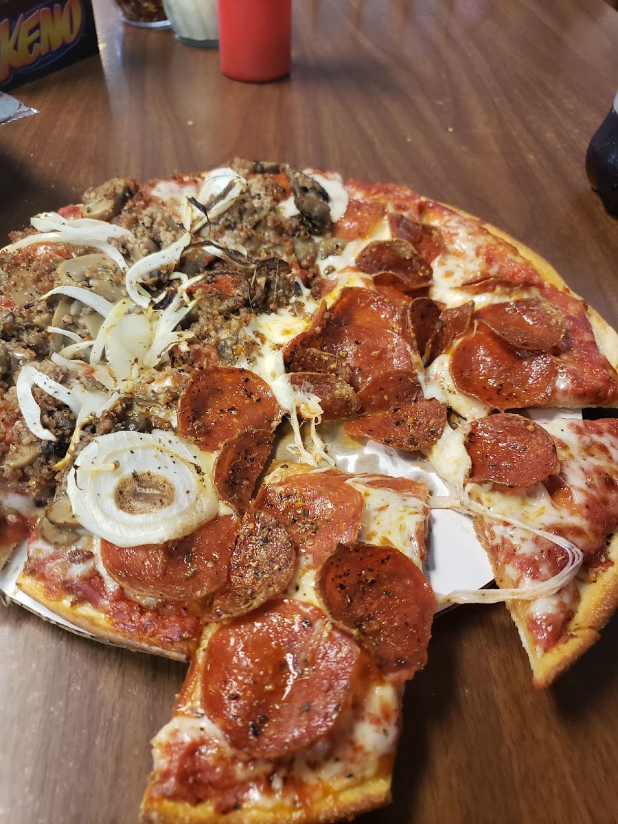 Fracasso's Village Pizza Photo 7