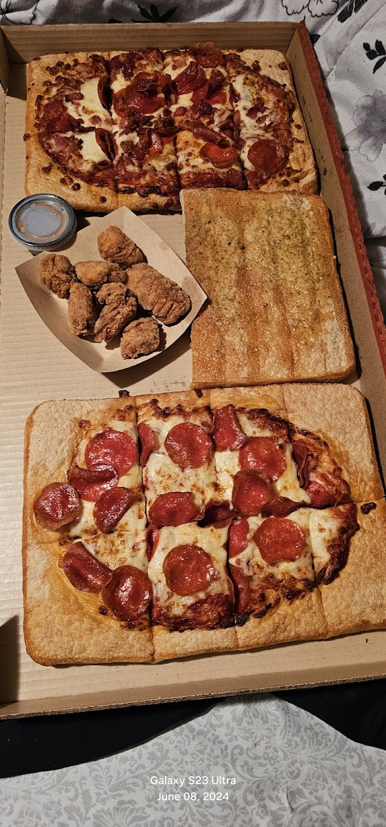 Pizza Hut Photo 9