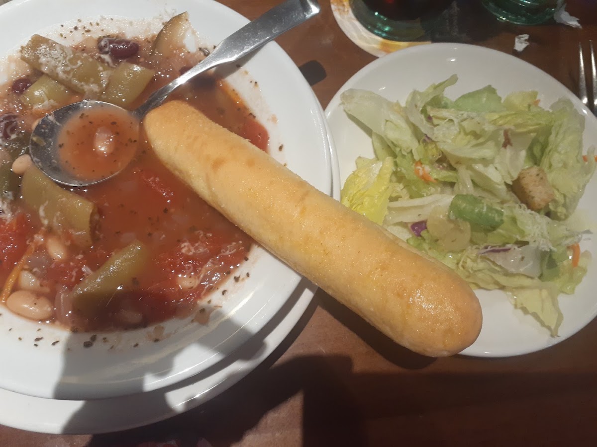Olive Garden Italian Restaurant Photo 9
