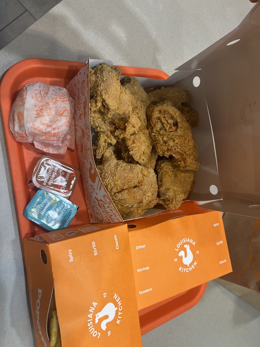 Popeyes Louisiana Kitchen Photo 3