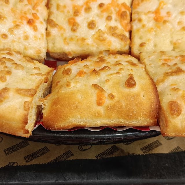 Pan de Ajo Y Mozzarella