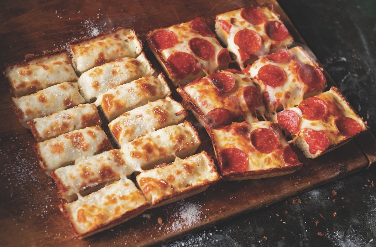 Jet's Pizza Photo 4
