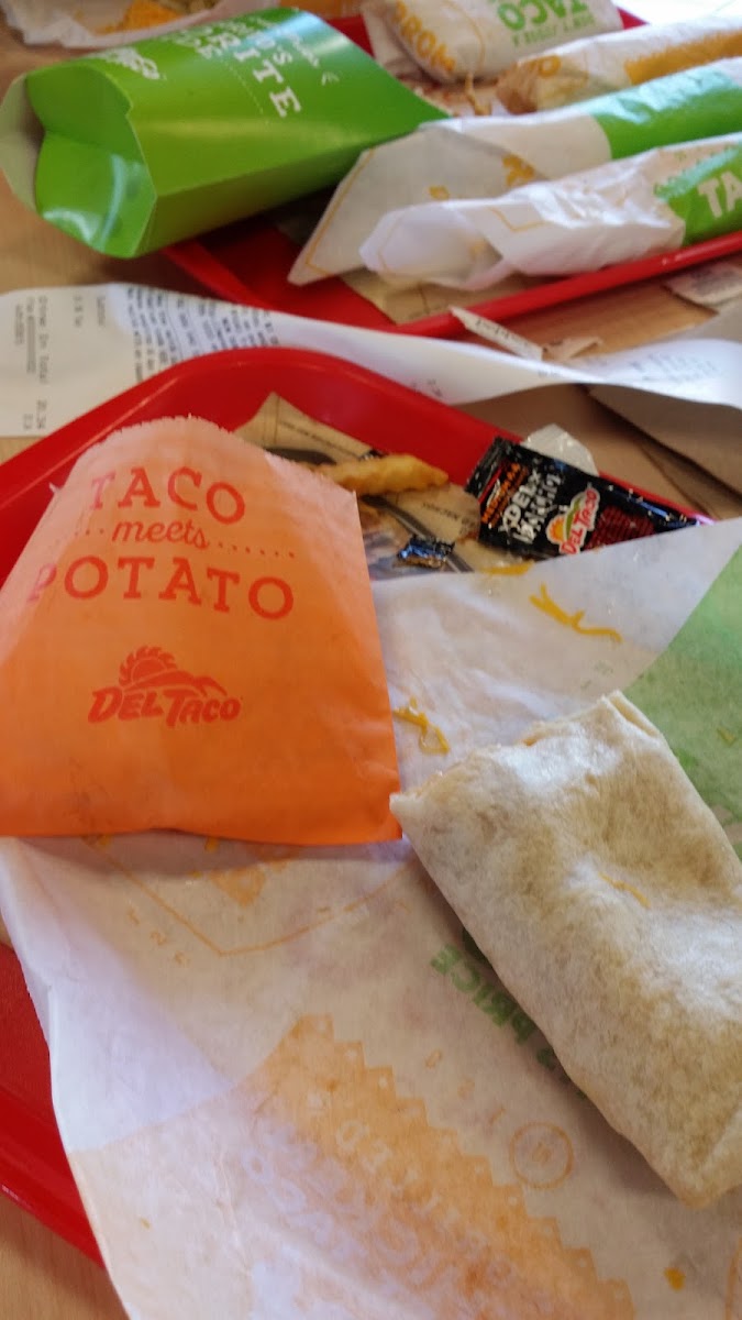 Del Taco Photo 9