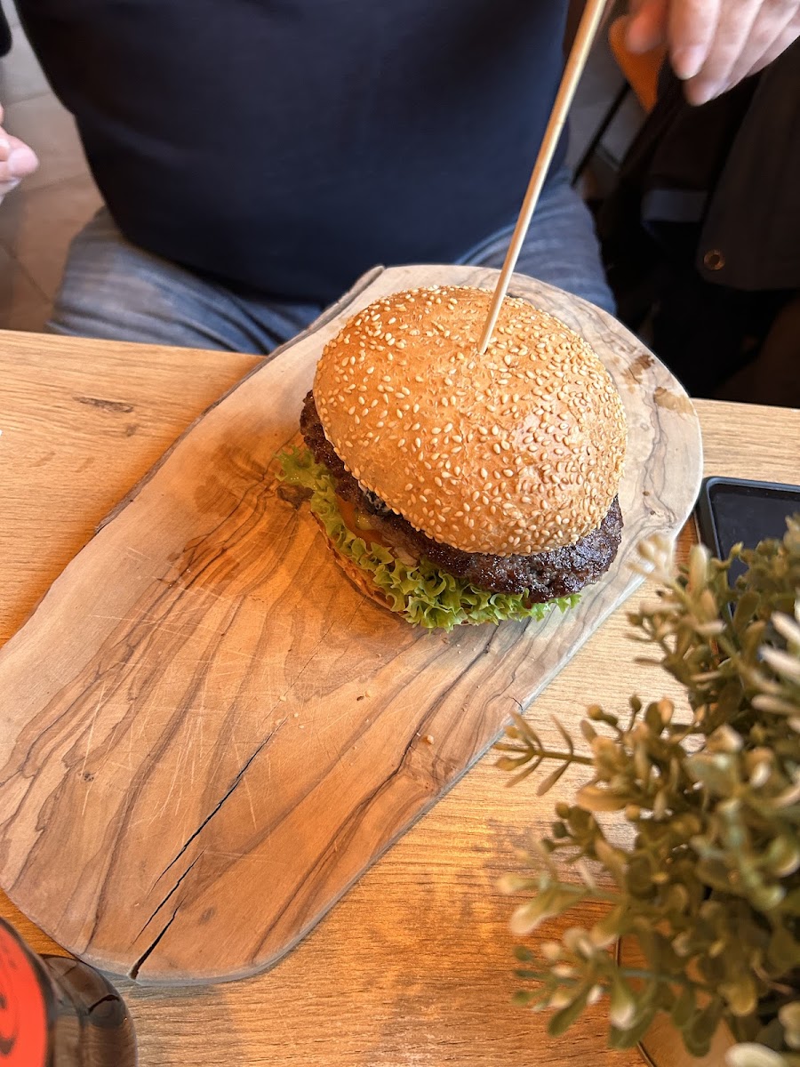 Golden Burger Photo 10