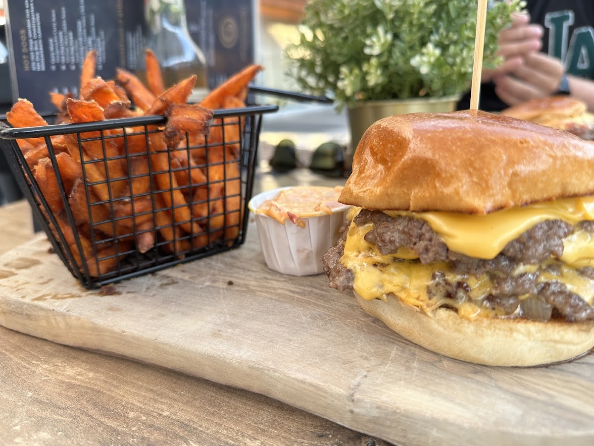 Golden Burger Photo 2