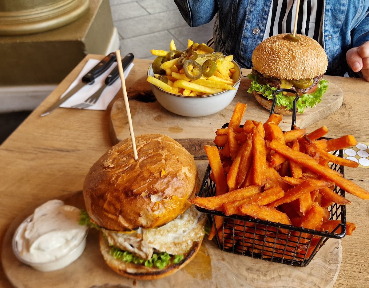Golden Burger Photo 7