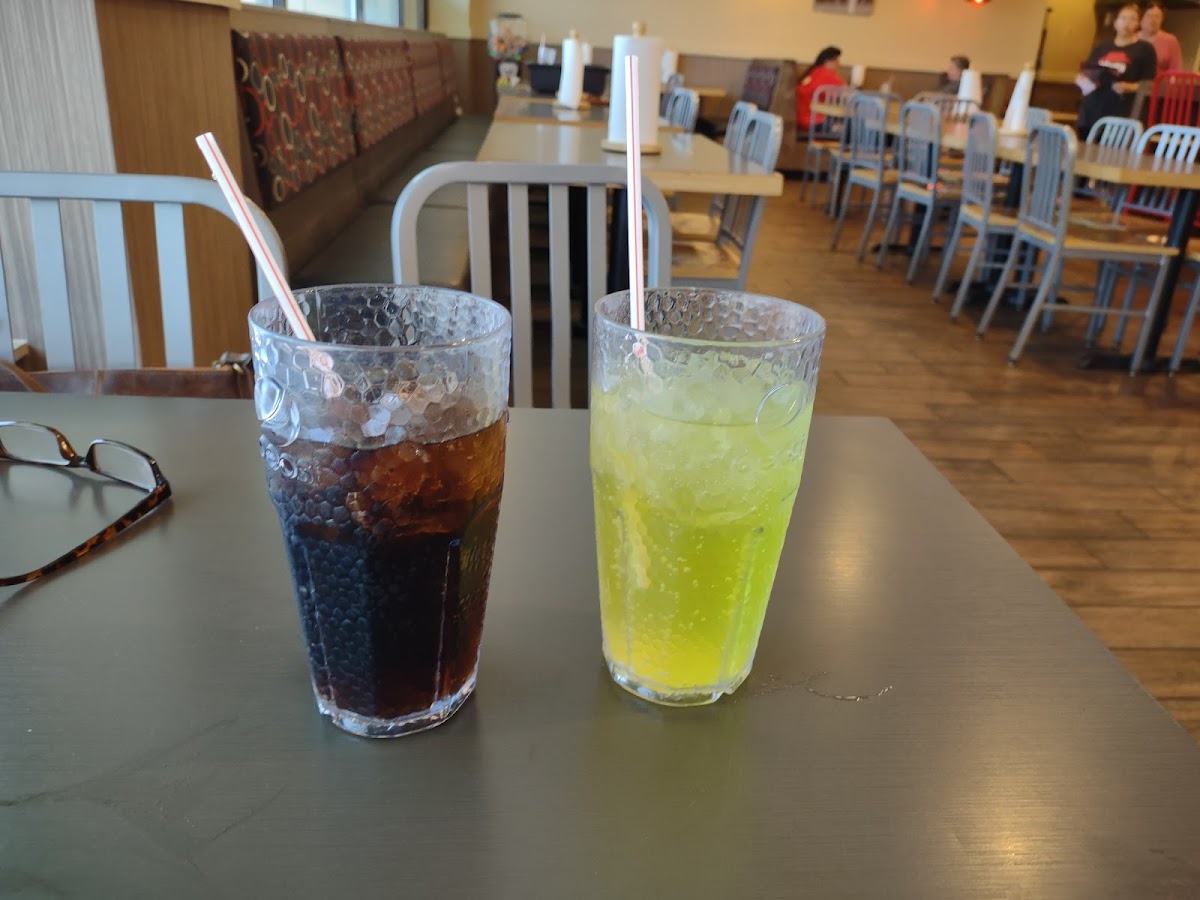 Pizza Hut Photo 7