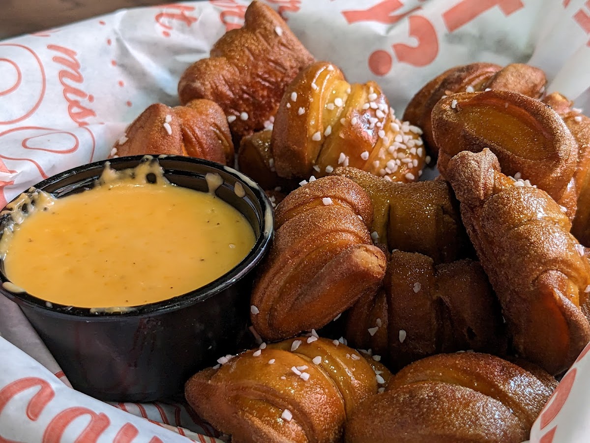 Red Robin Gourmet Burgers and Brews Photo 9