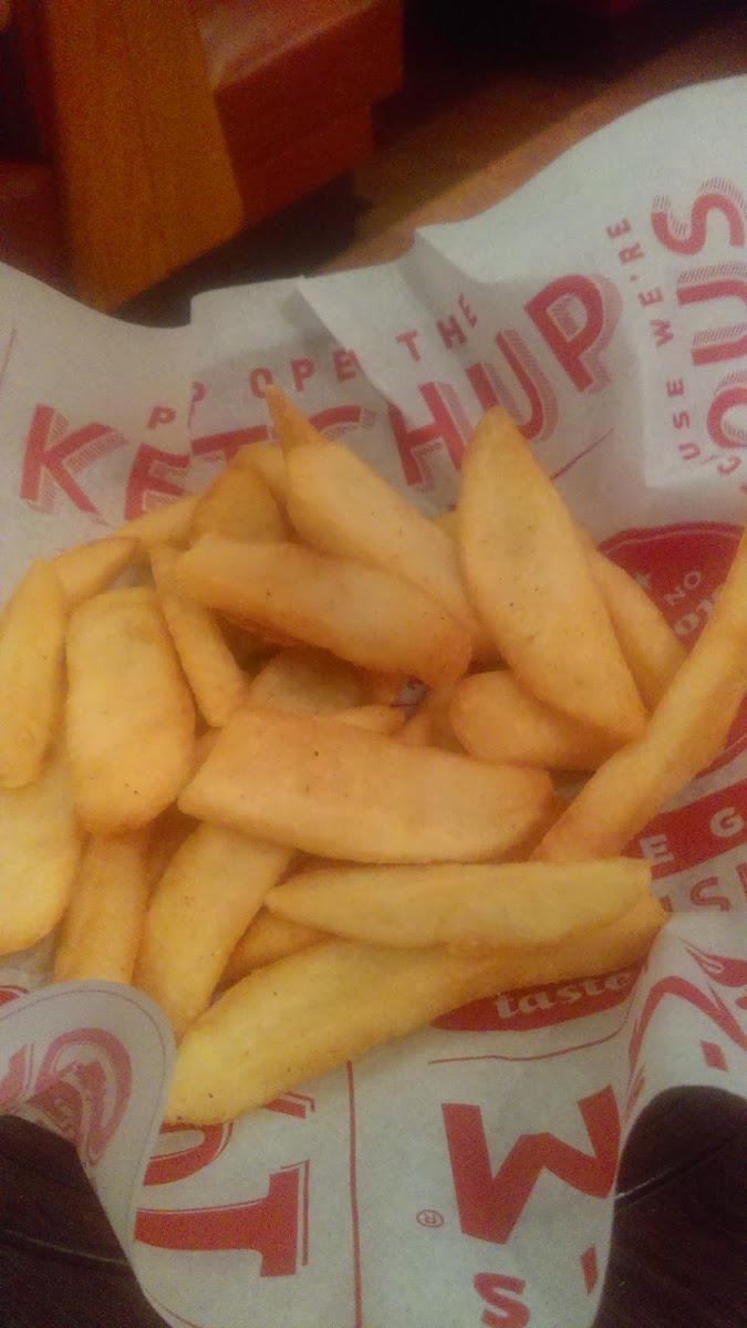 Red Robin Gourmet Burgers and Brews Photo 7