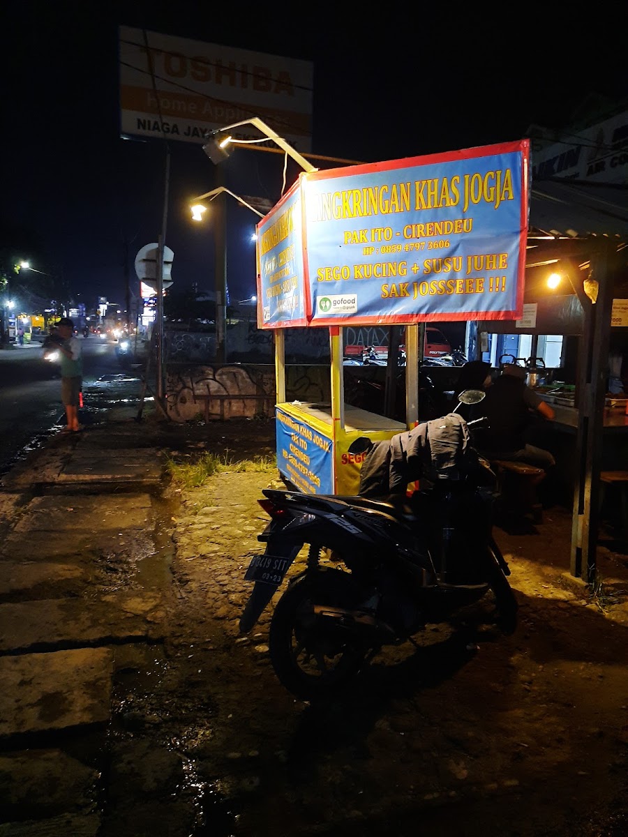 Angkringan Khas Jogja 'Pak Ito' Photo 4