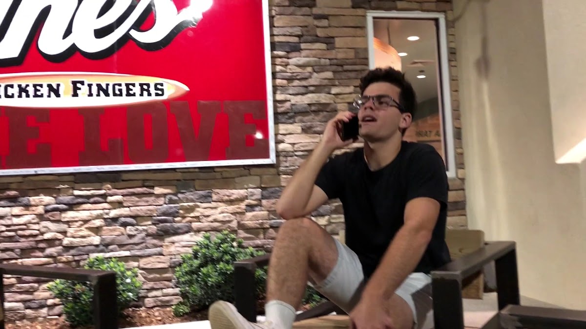 Raising Cane's Chicken Fingers Photo 2