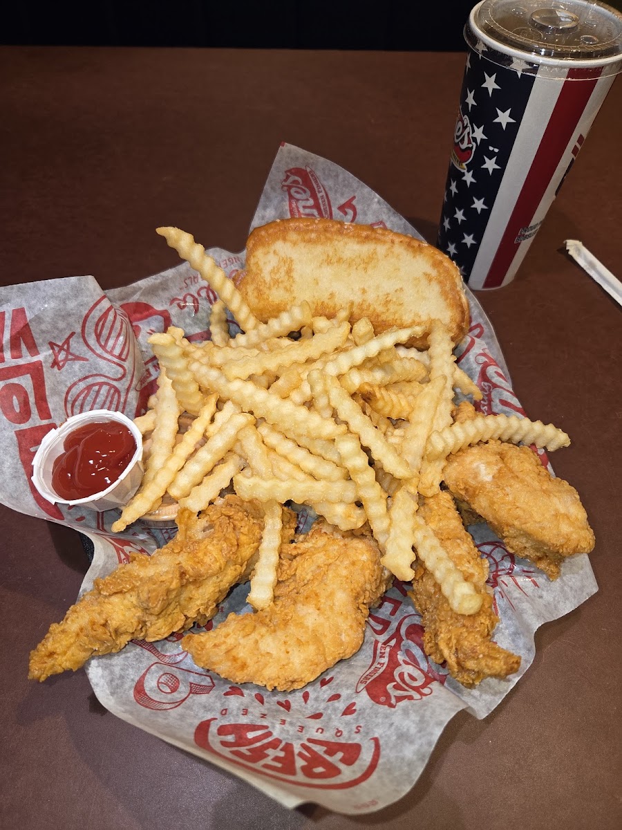 Raising Cane's Chicken Fingers Photo 4
