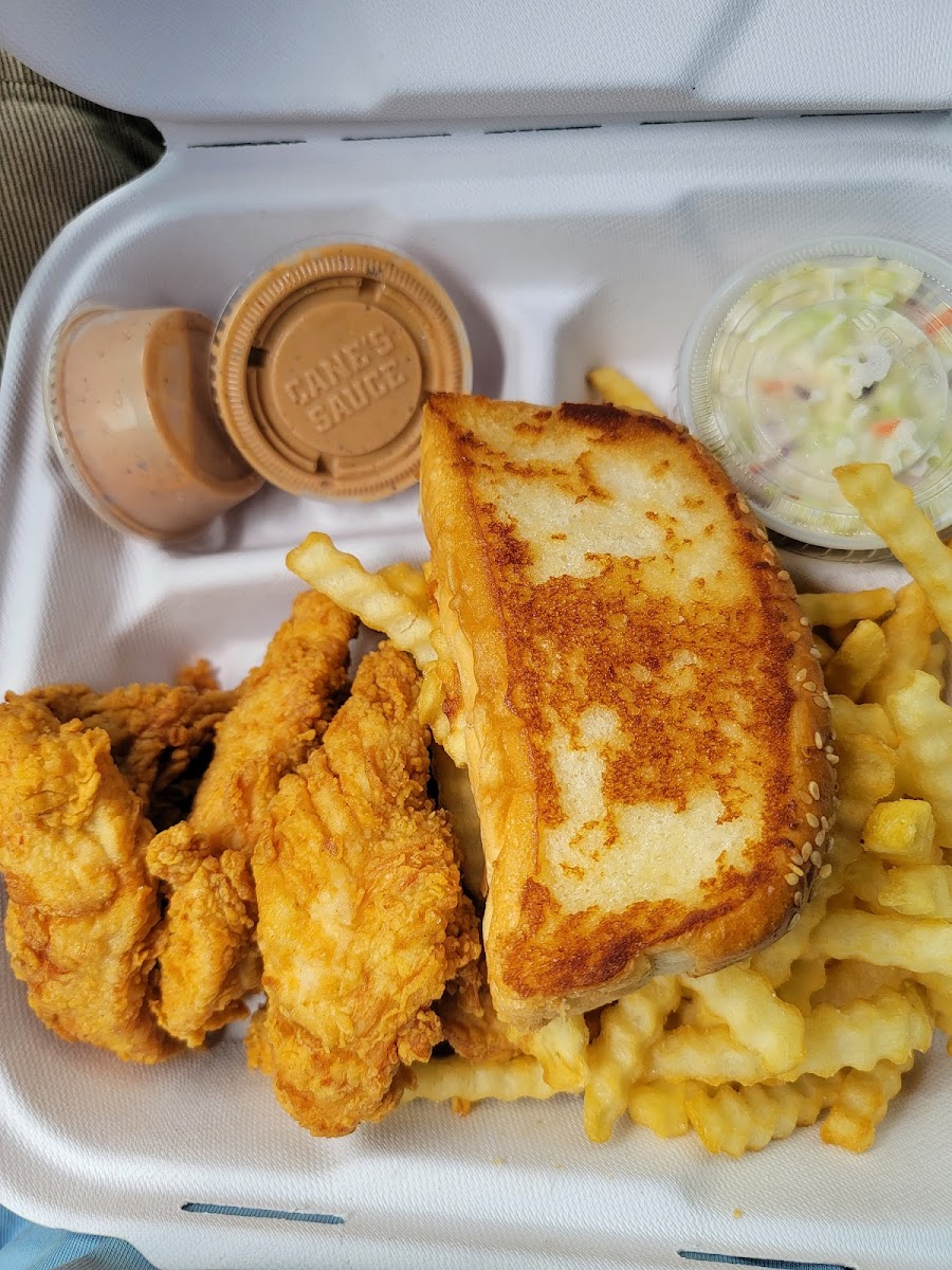 Raising Cane's Chicken Fingers Photo 5