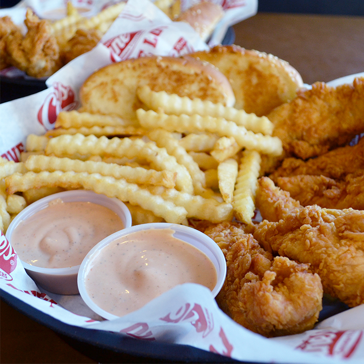 Raising Cane's Chicken Fingers Photo 6