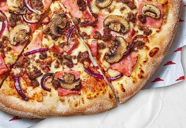 Pizza Hut Photo 4