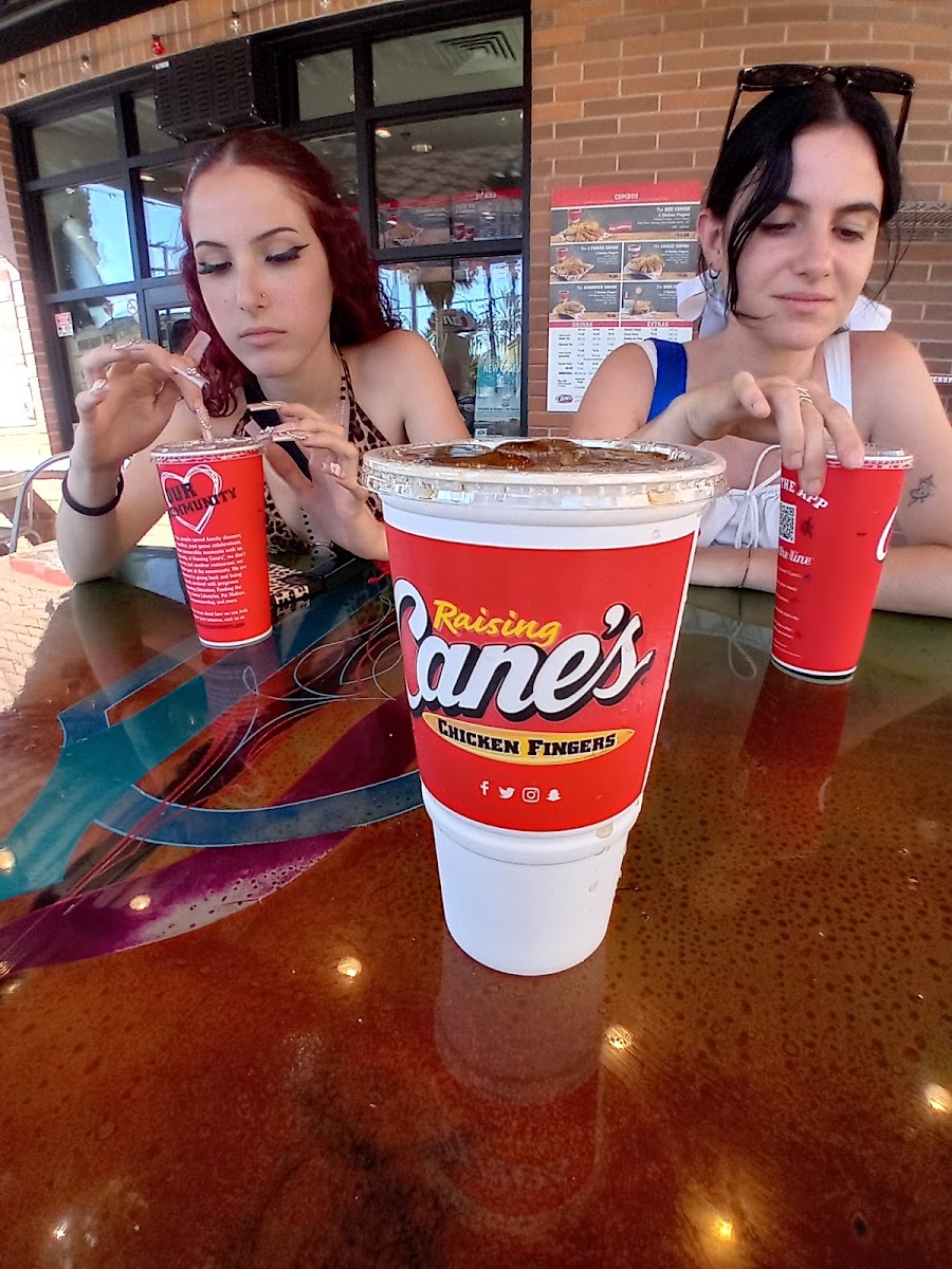 Raising Cane's Chicken Fingers Photo 10