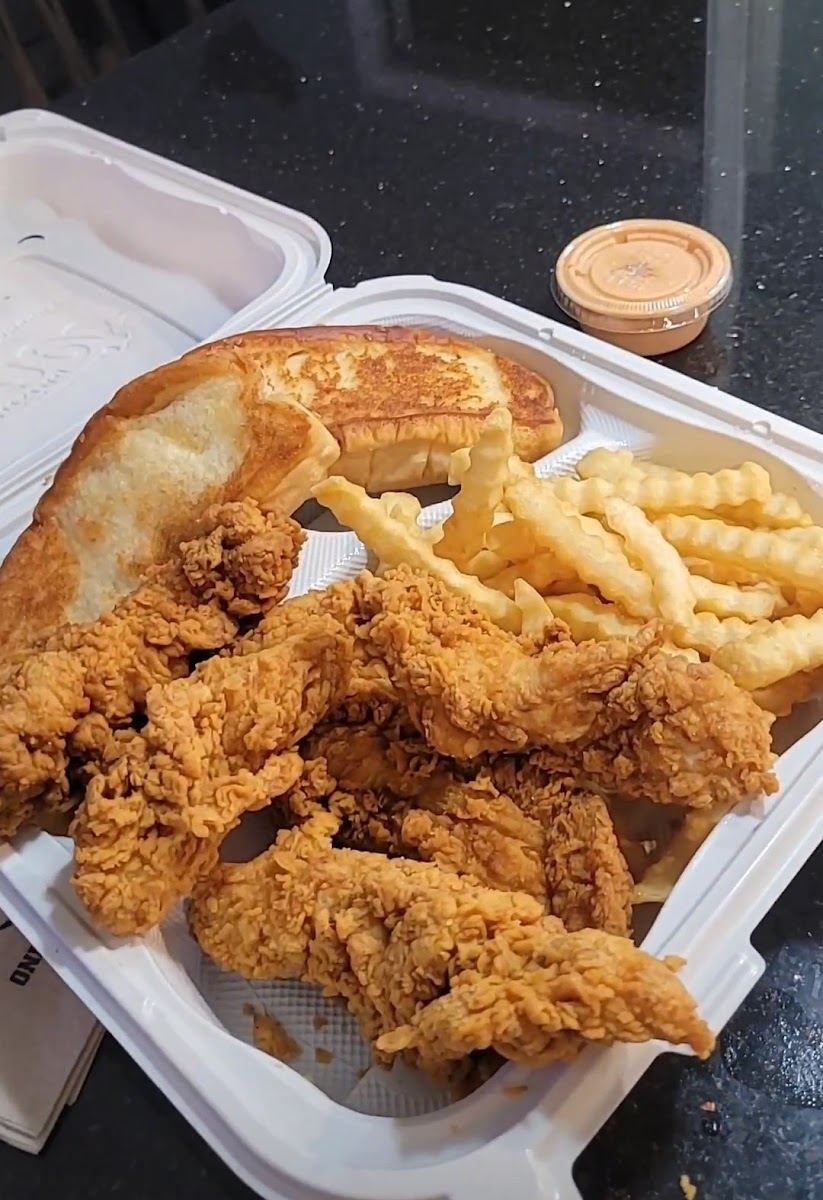 Raising Cane's Chicken Fingers Photo 5