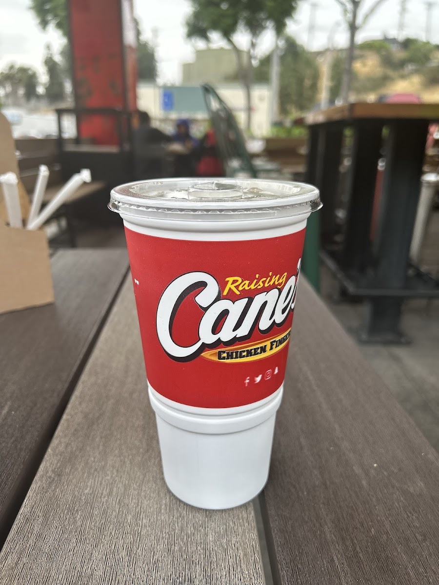 Raising Cane's Chicken Fingers Photo 6