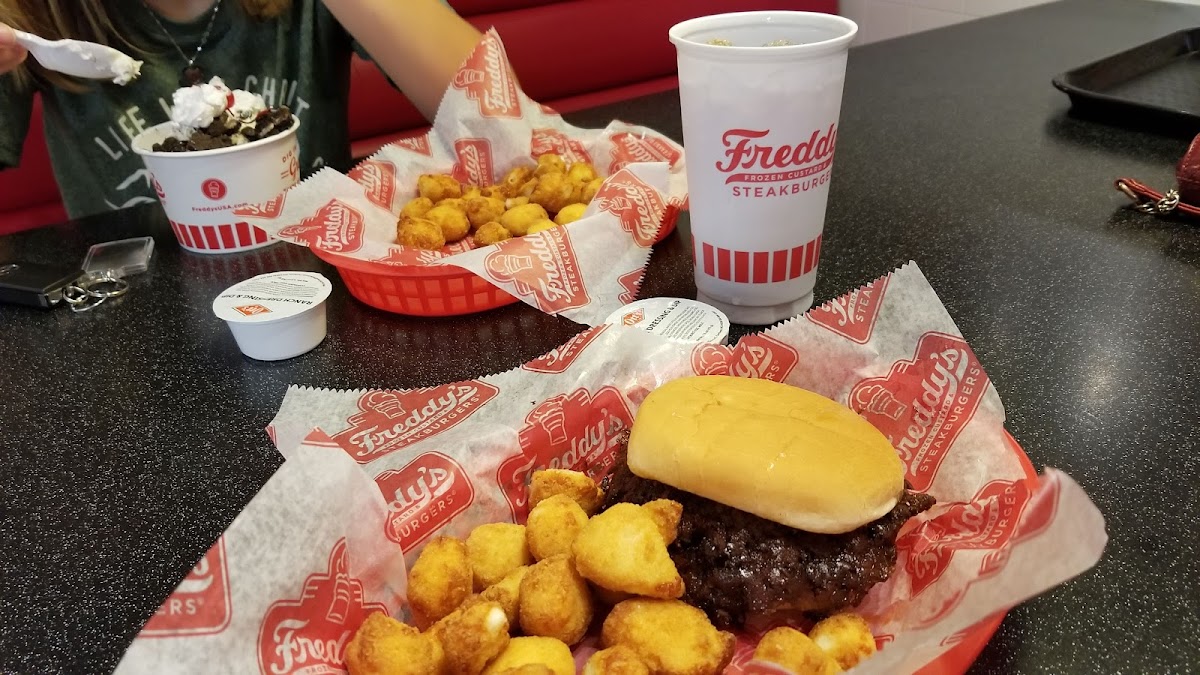 Freddy's Frozen Custard & Steakburgers Photo 8