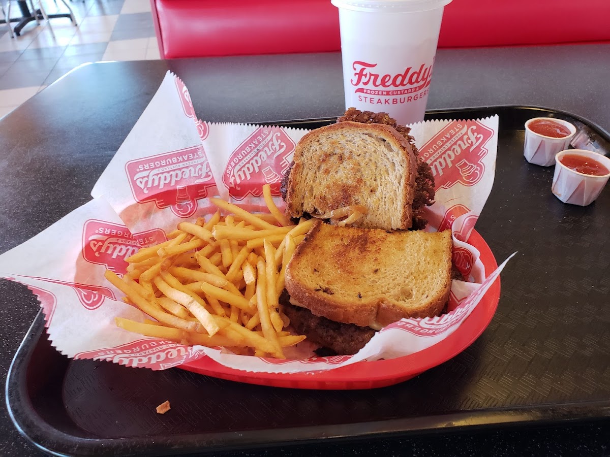 Freddy's Frozen Custard & Steakburgers Photo 9