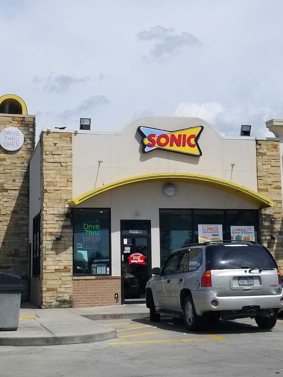 Sonic Drive-In Photo 4