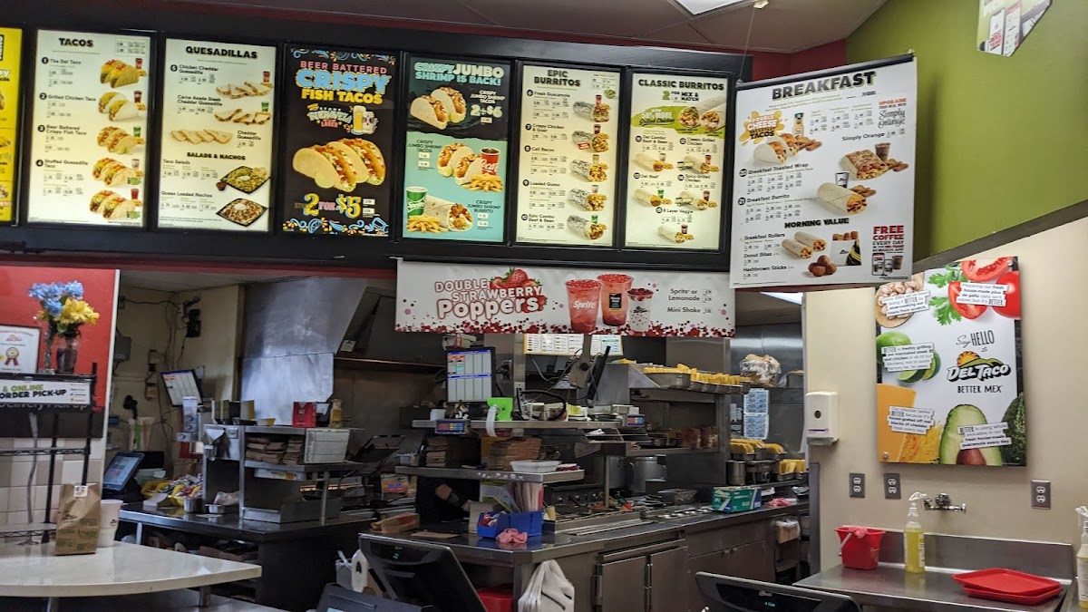 Del Taco Photo 4