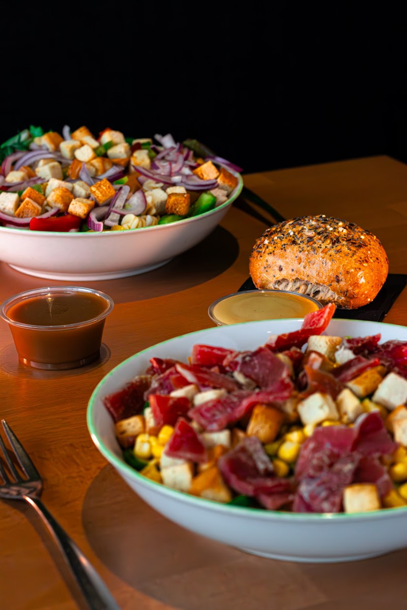 Eat Salad Photo 8