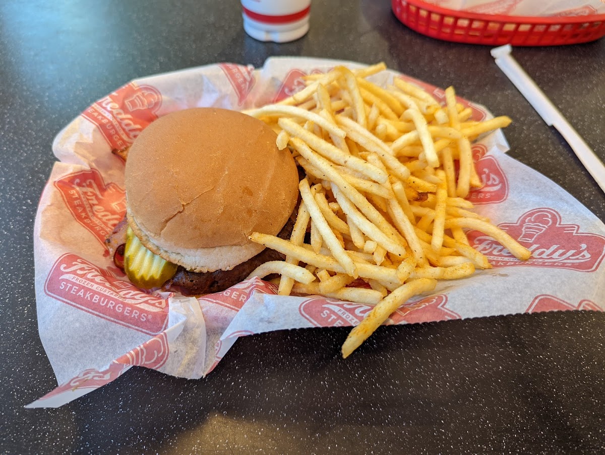 Freddy's Frozen Custard & Steakburgers Photo 5