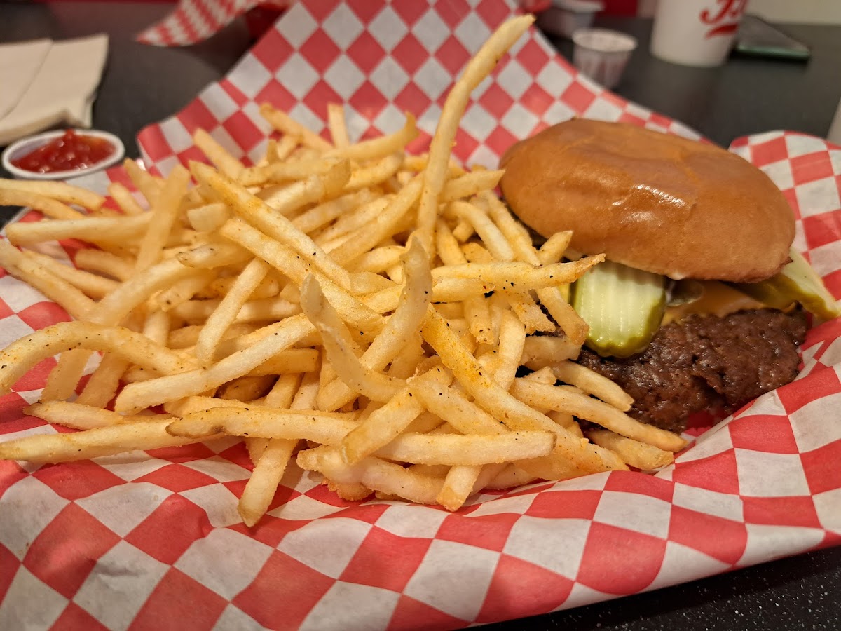 Freddy's Frozen Custard & Steakburgers Photo 8