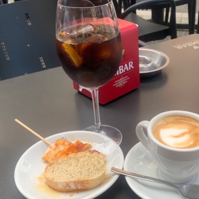Cafe Con Leche Y Tapa