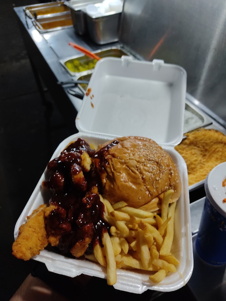 El Chapo Hot Dogs & Hamburgers Photo 5