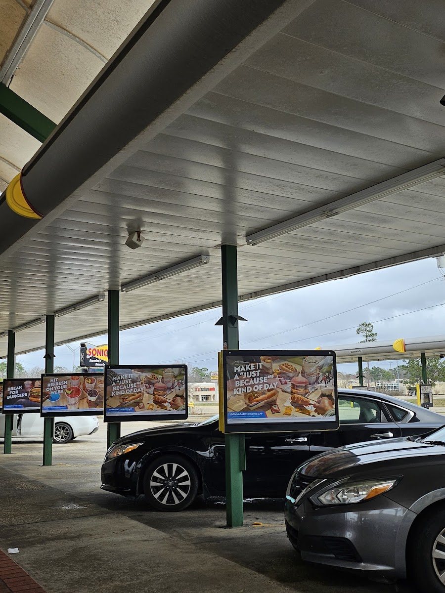 Sonic Drive-In Photo 4