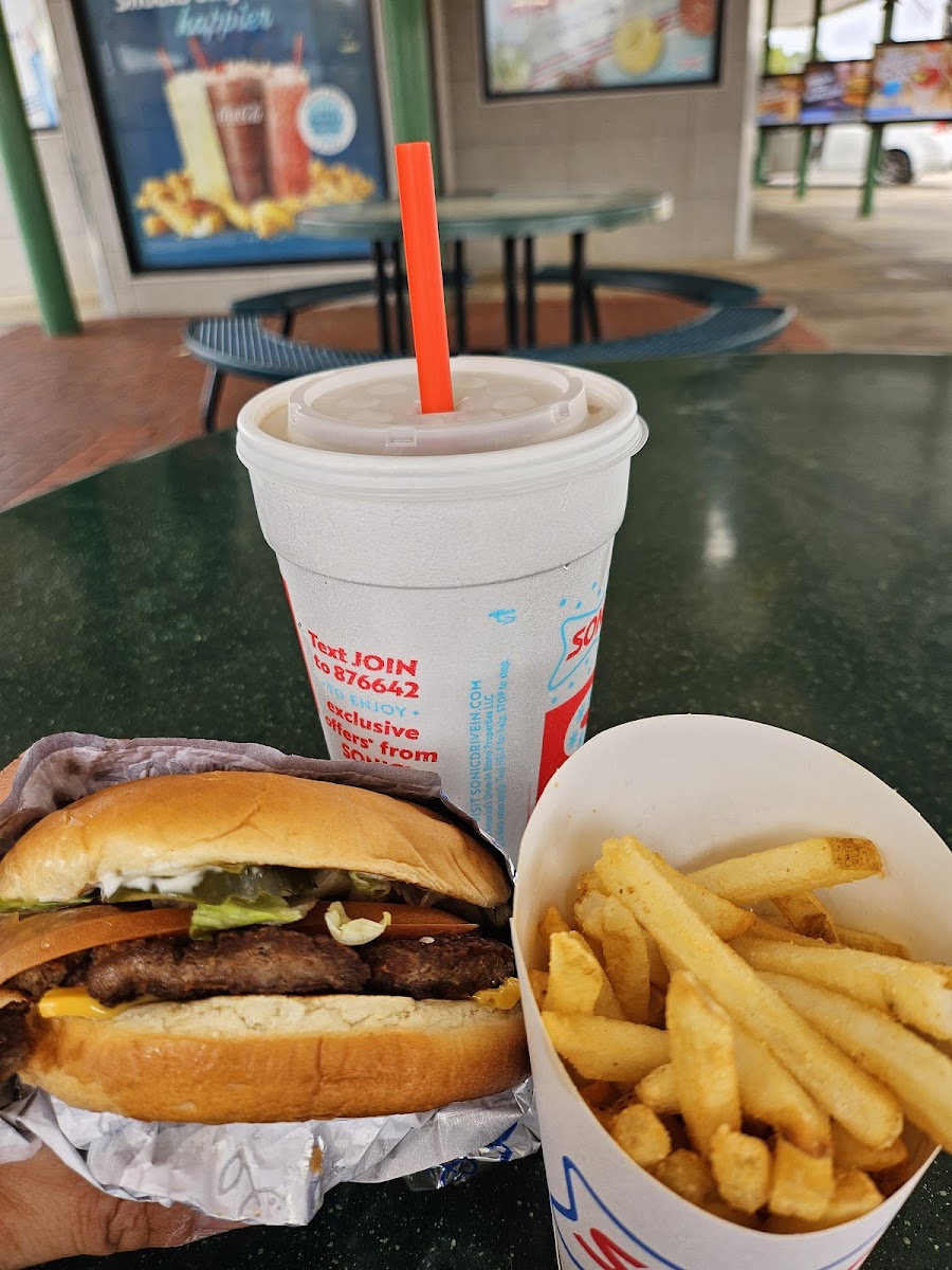 Sonic Drive-In Photo 6