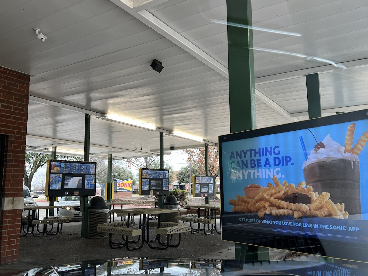 Sonic Drive-In Photo 4