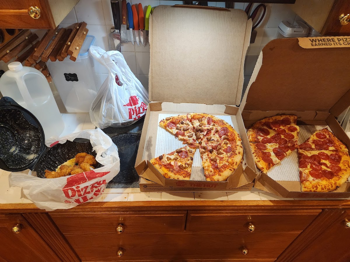 Pizza Hut Photo 7