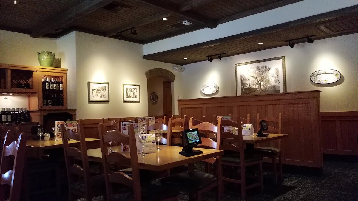 Olive Garden Italian Restaurant Photo 2