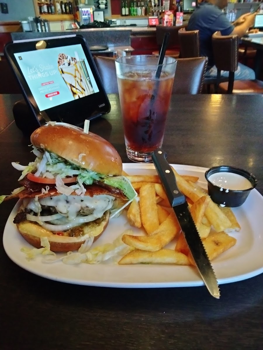 Red Robin Gourmet Burgers and Brews Photo 5