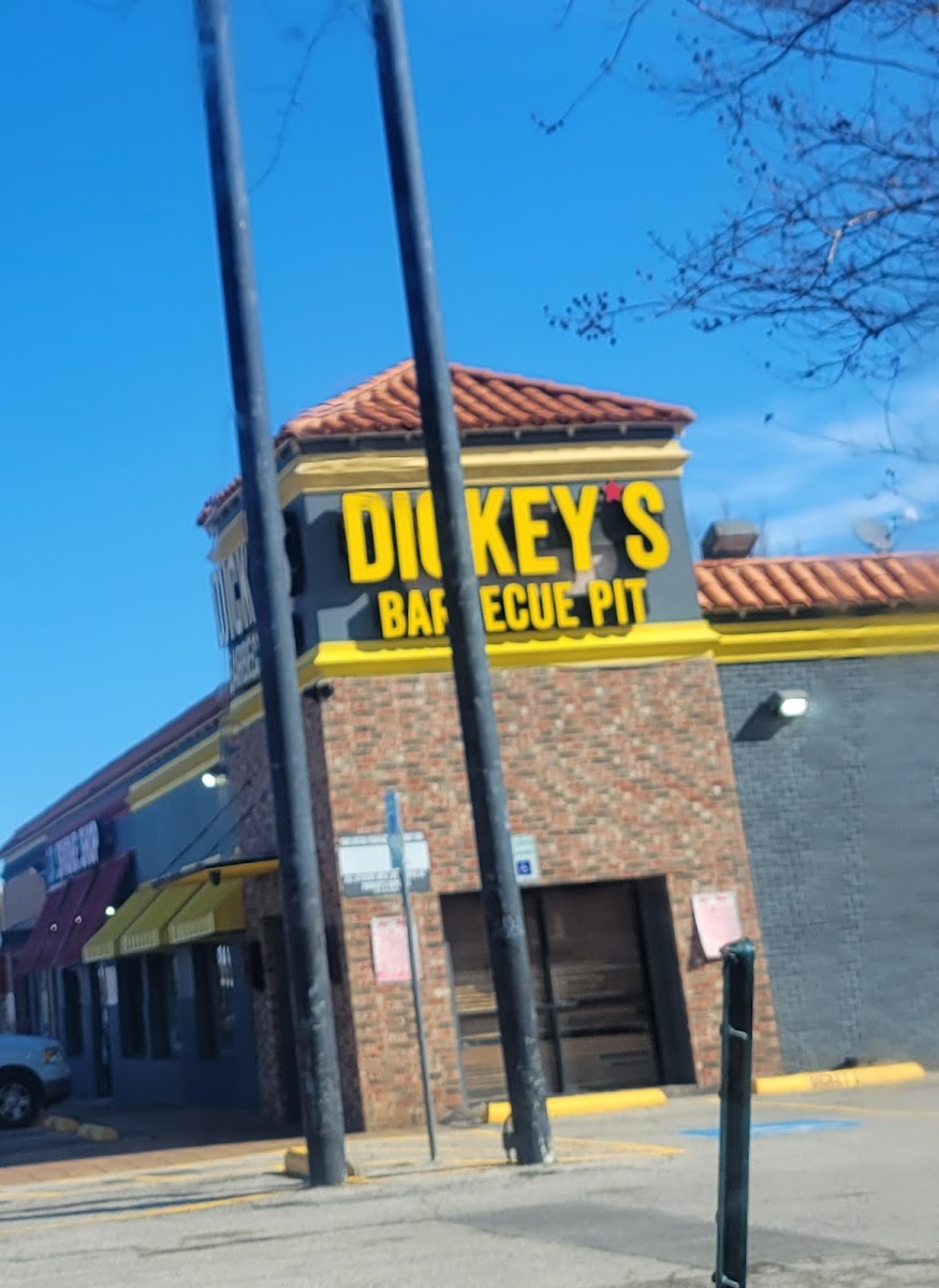 Dickey's Barbecue Pit Photo 3